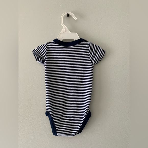 Carter’s 0-3month Short sleeve body suit. - Picture 3 of 3